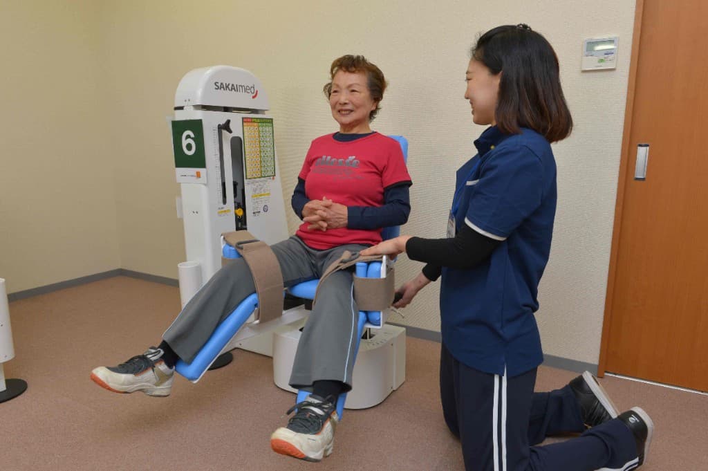 脚の挙上と歩行バランス用マシンの一例